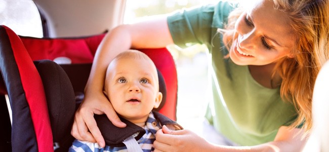 Woman-Adjusting-Child-Car-Seat