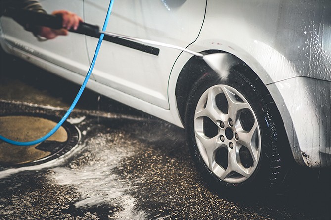 Spraying-Under-Car-Wheel-Wells